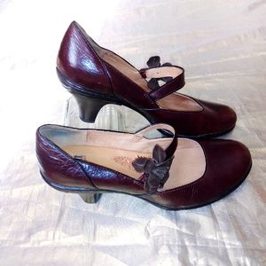 Sofft since 1925 brown leather shoes size 9M